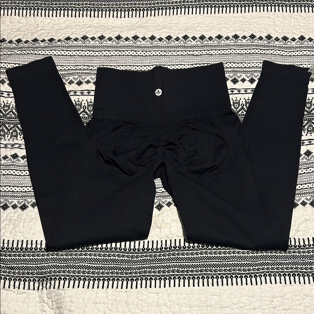 Black High-Waist Tummy Control Butt Scrunch Performance Leggings 7/8